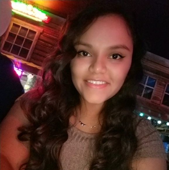 Meet your Posher, Maria - Picture 1 of 1